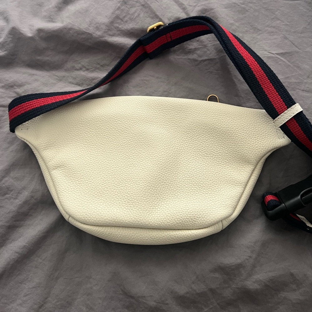 👑✅PRICE FIRM✅👑Gucci Small White Waist Bum Bag. NWOT - Picture 3 of 17